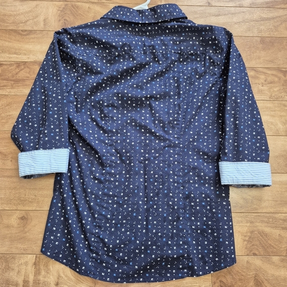 Eddie Bauer Women’s Navy Floral Wrinkle-Free Button Shirt – Size Small - Picture 4 of 4